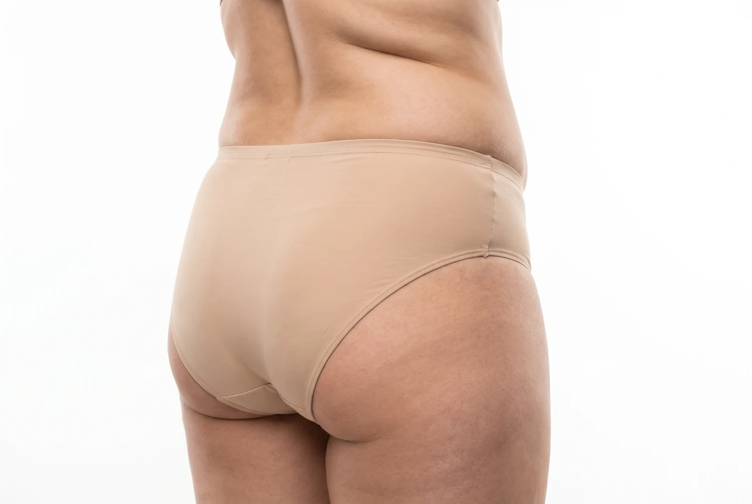 Glúteos planos y grasa localizada, candidata a lipotransferencia